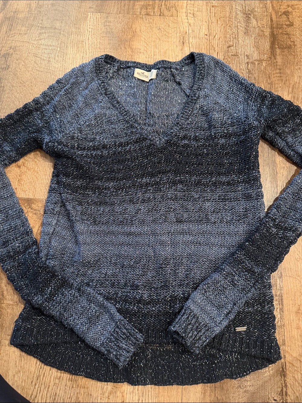 Hollister Women'V-Neck Gradient Navy Sweater